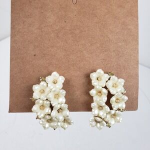 Vintage Star Cream Pearlized Flower Cluster Climbing Clip On Earrings